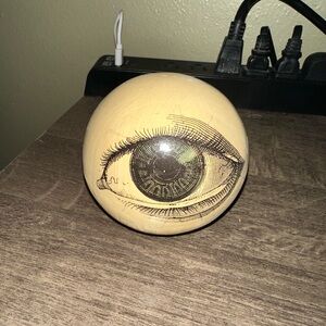 Ashland Cream/Wooden Eye Decor
